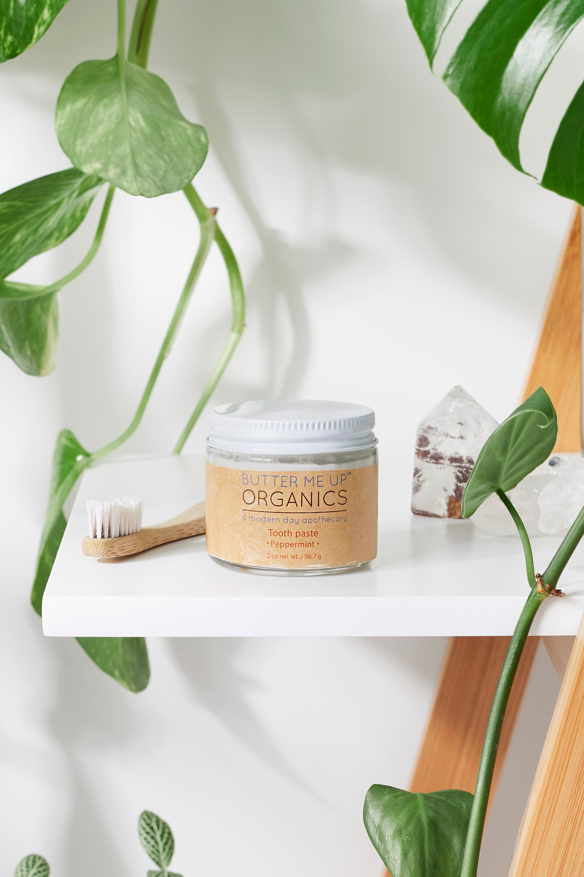 Natural Remineralizing Toothpaste – Baking Soda & Coconut Oil Tooth Polish