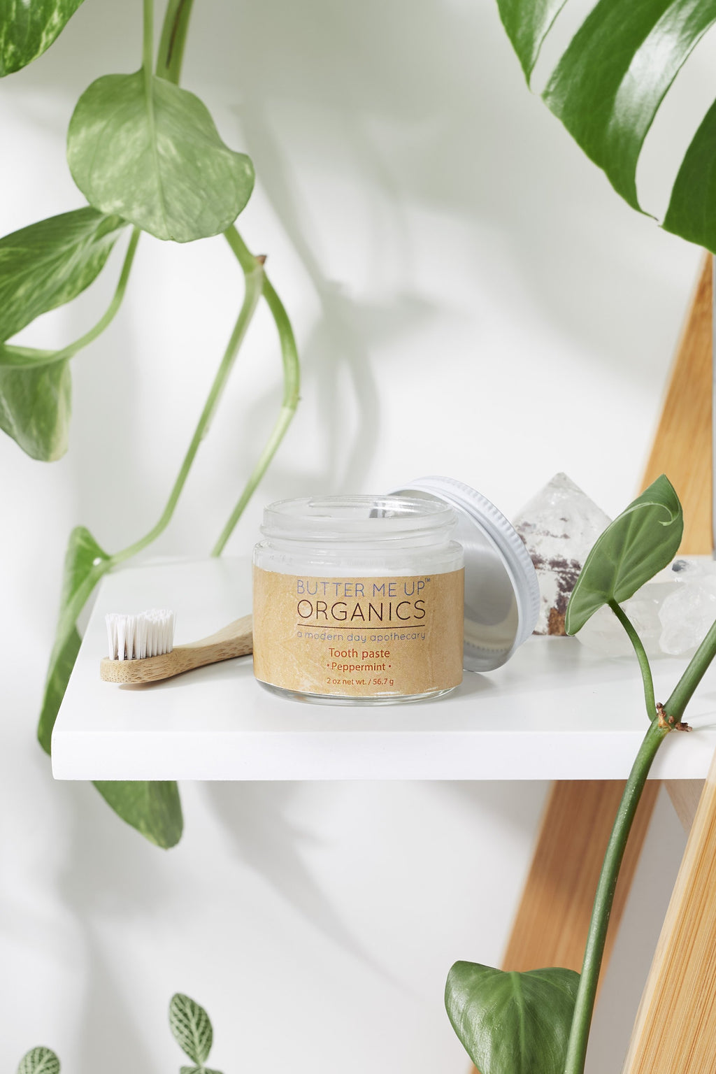 Natural Remineralizing Toothpaste – Baking Soda & Coconut Oil Tooth Polish