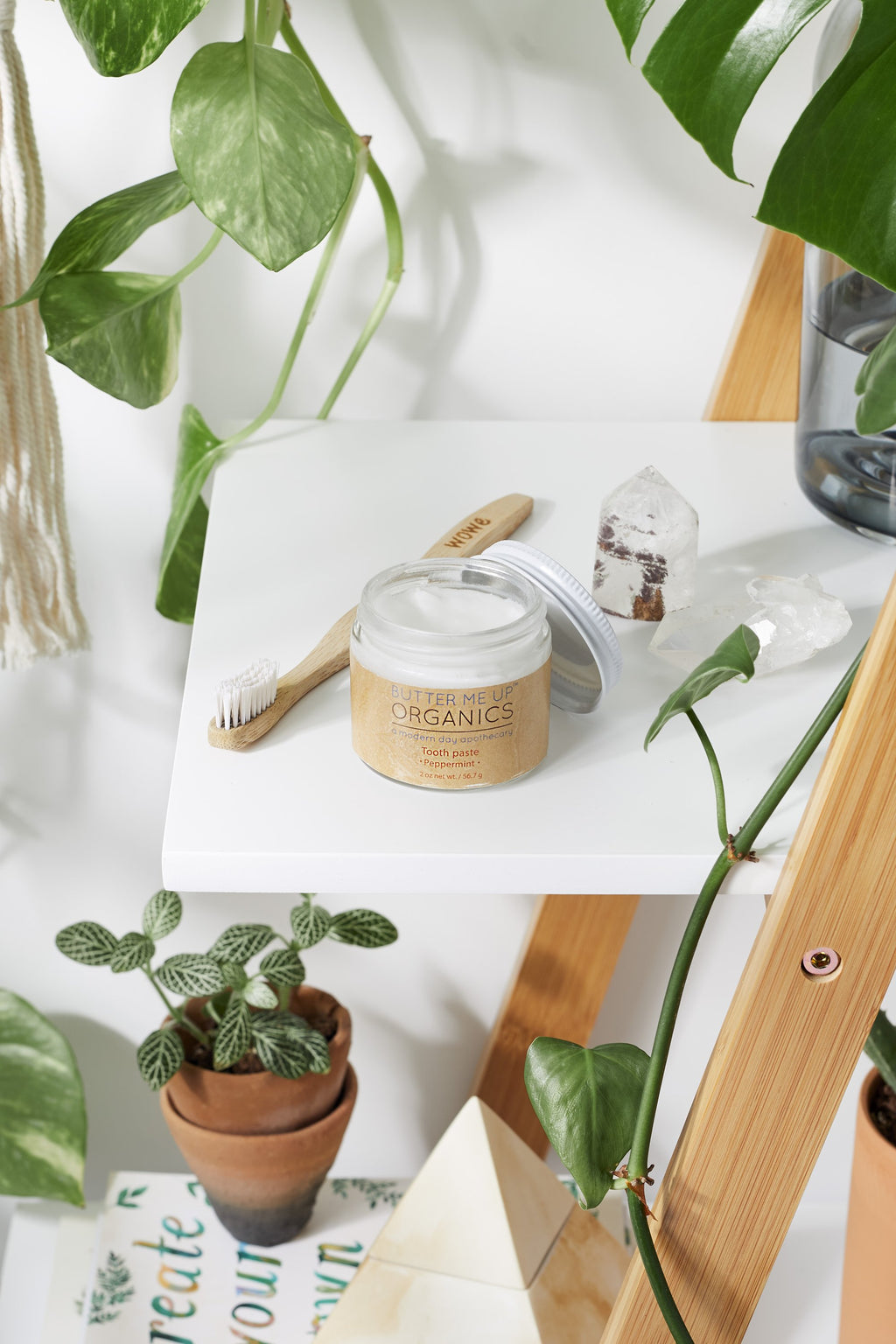 Natural Remineralizing Toothpaste – Baking Soda & Coconut Oil Tooth Polish