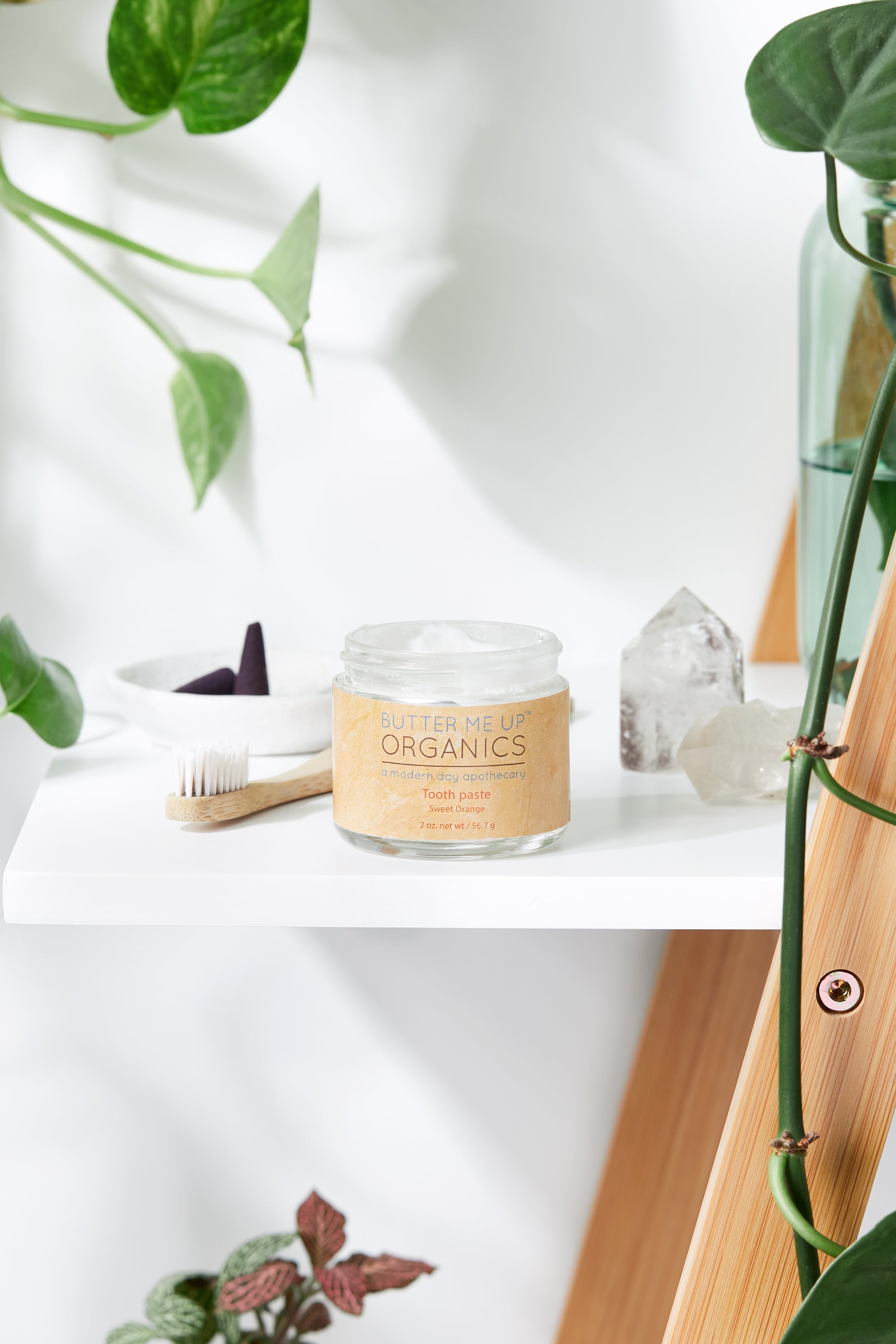 Natural Remineralizing Toothpaste – Baking Soda & Coconut Oil Tooth Polish
