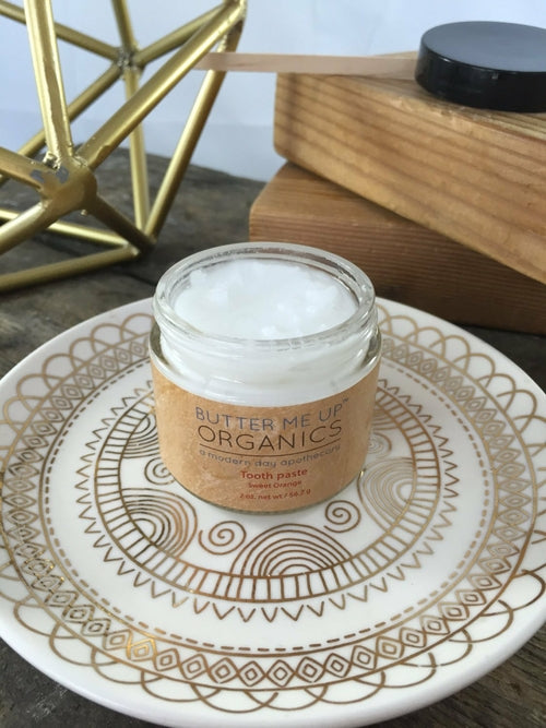 Natural Remineralizing Toothpaste – Baking Soda & Coconut Oil Tooth Polish