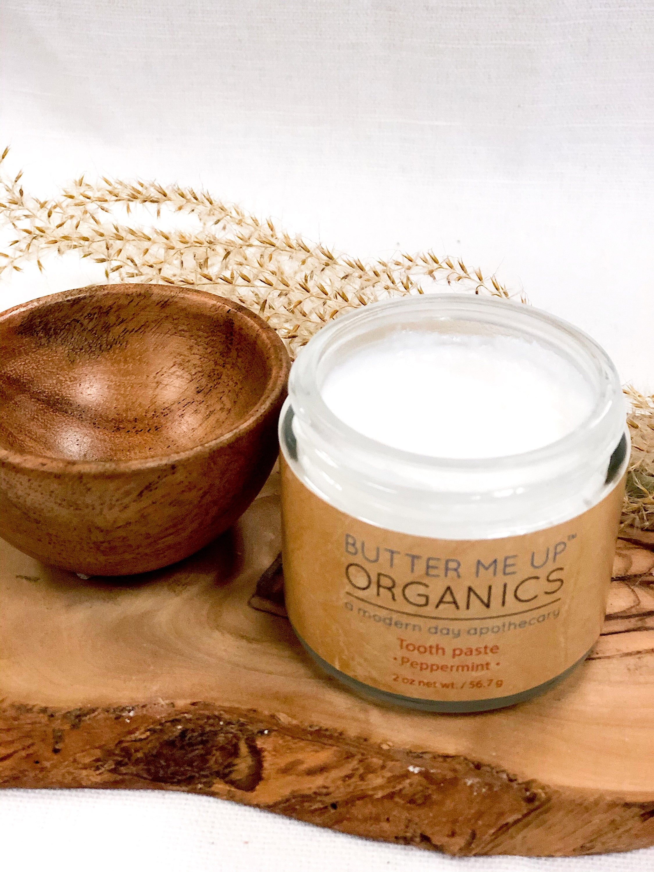 Natural Remineralizing Toothpaste – Baking Soda & Coconut Oil Tooth Polish